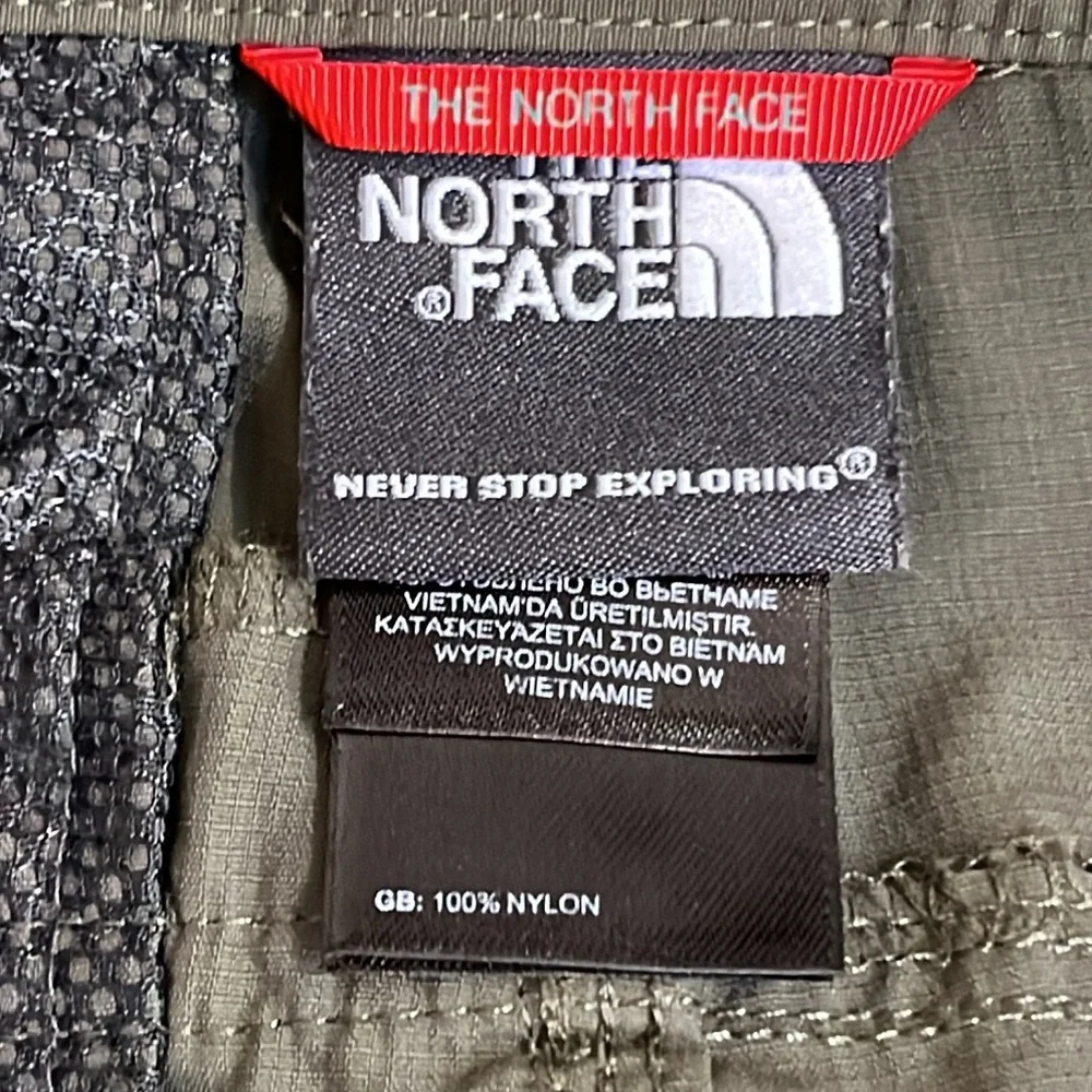 The North Face Green Nylon Shorts Cargo Men Size 38 Y2K
